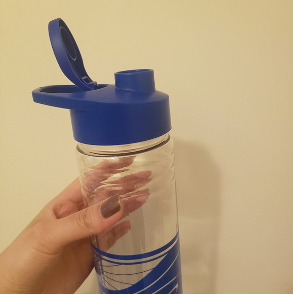 Set of 8 Water Bottles - Picture 4 of 10
